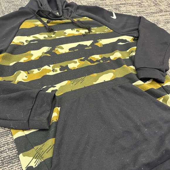 Men’s Nike Dri Fit Yellow/Black Camo Hoodie- Size Large - Picture 1 of 5